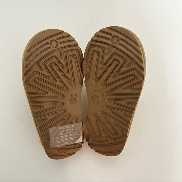 UGG Kids' Keegan Metallic UGGplush Faux Fur Lined Slipper - New In Box - Picture 16 of 16